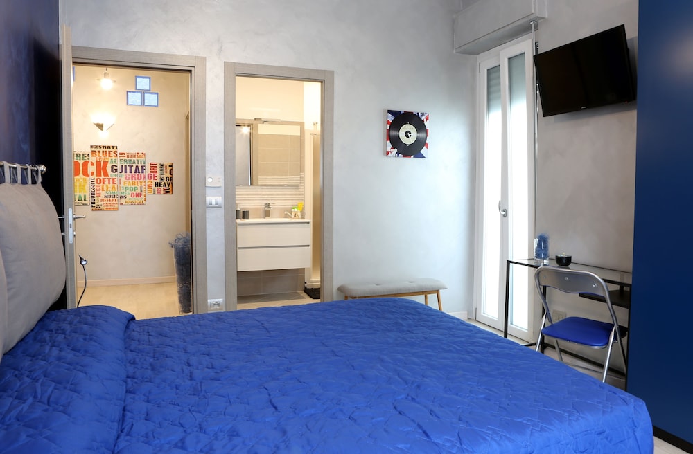 Triple Room, Ensuite photo 2