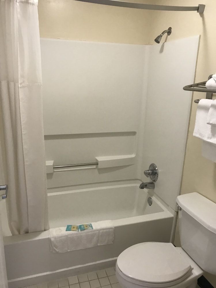 Romantic Room, 1 King Bed, Smoking, Jetted Tub photo 2