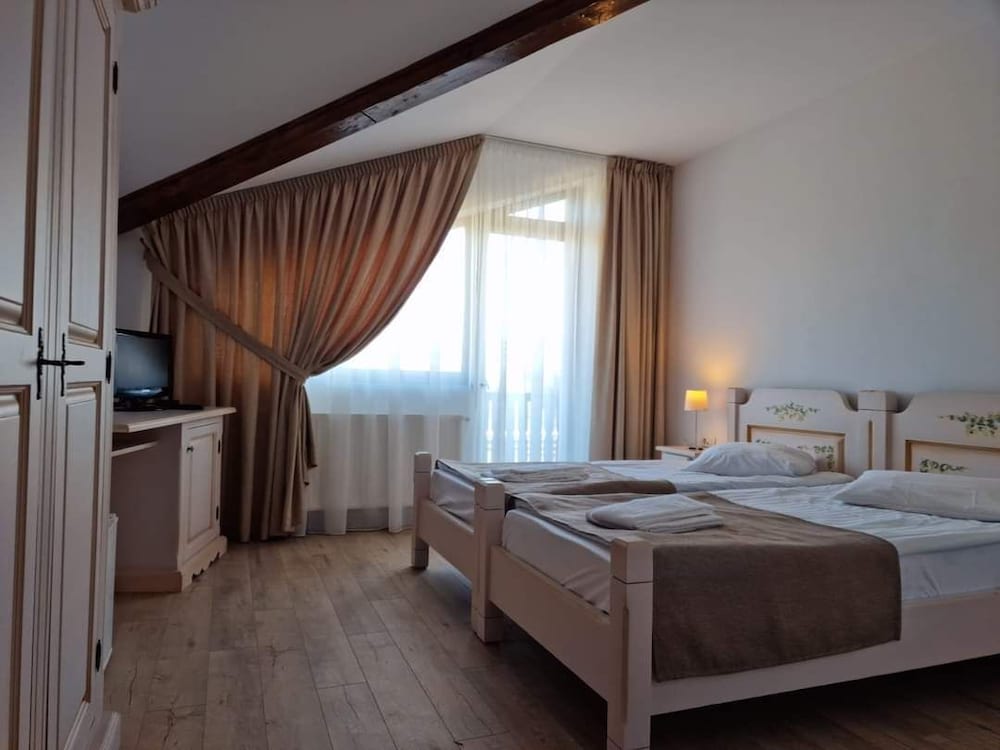 Standard Twin Room - Photo 1