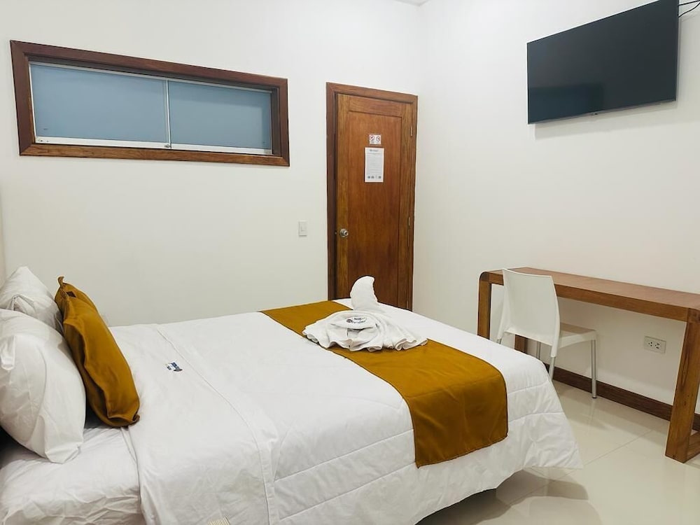 Standard Room, 1 King Bed photo 1