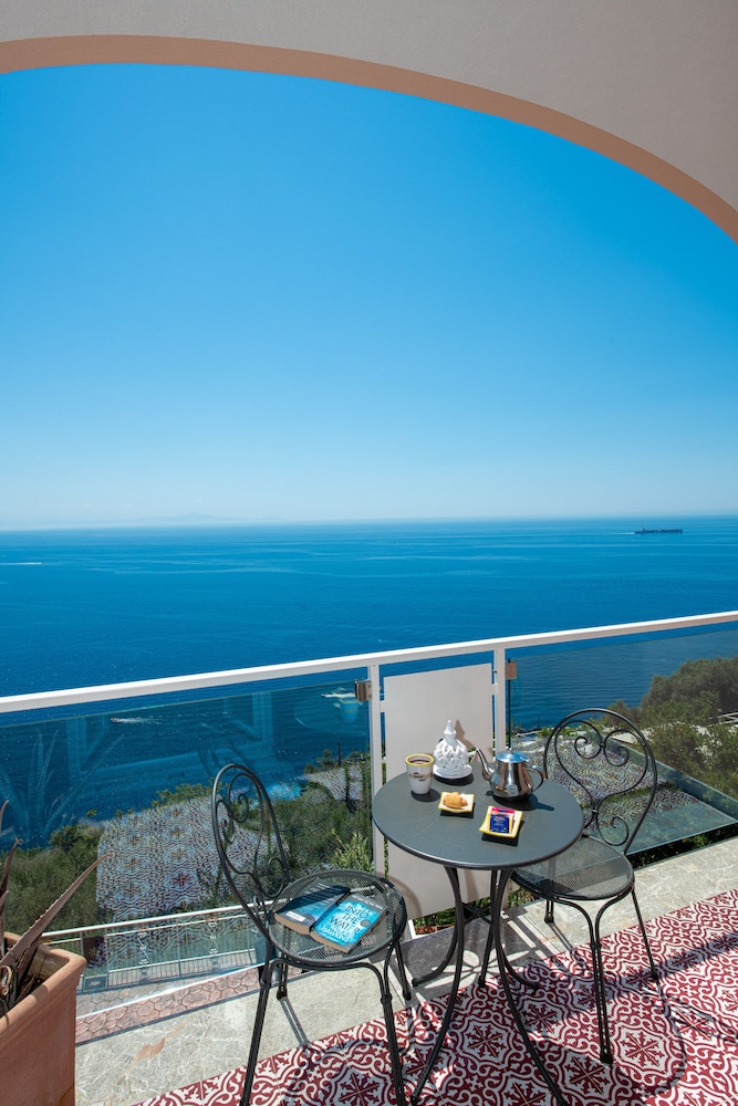 Superior Double Room, Sea View - Photo 18