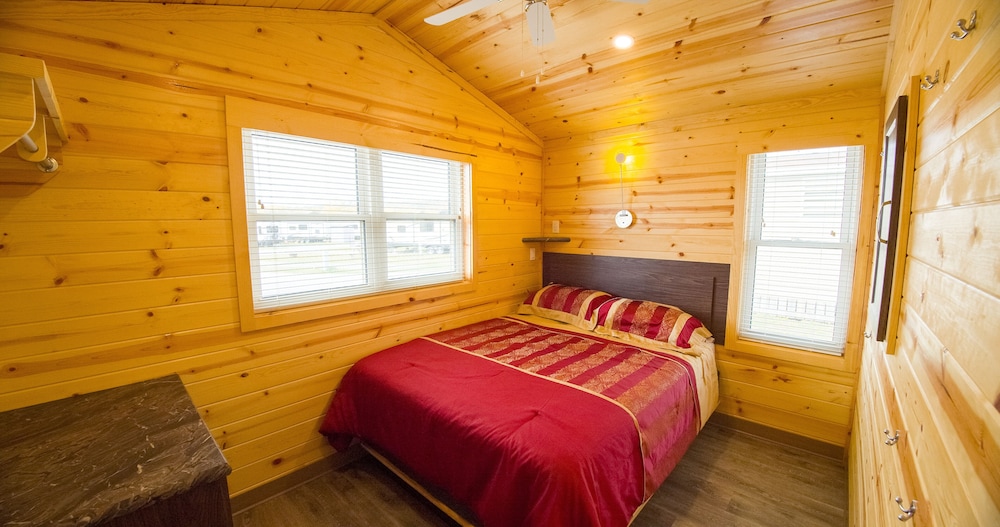 Deluxe Cabin, 2 Bedrooms, Kitchenette, Lake View photo 2