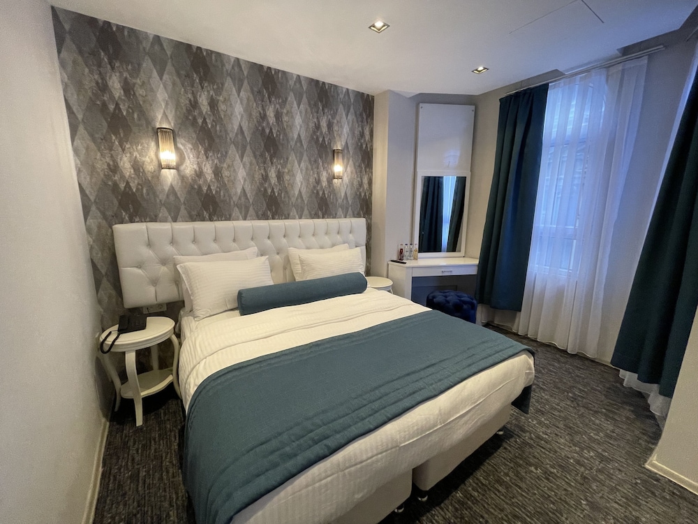 Superior Double or Twin Room photo 3
