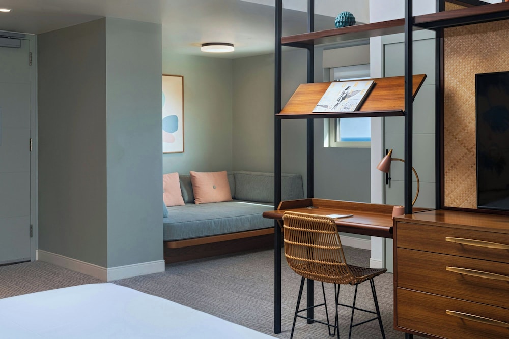 Suite, 1 King Bed, Corner