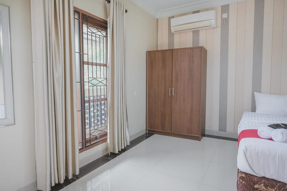 Premium Room (RedDoorz) - Photo 4