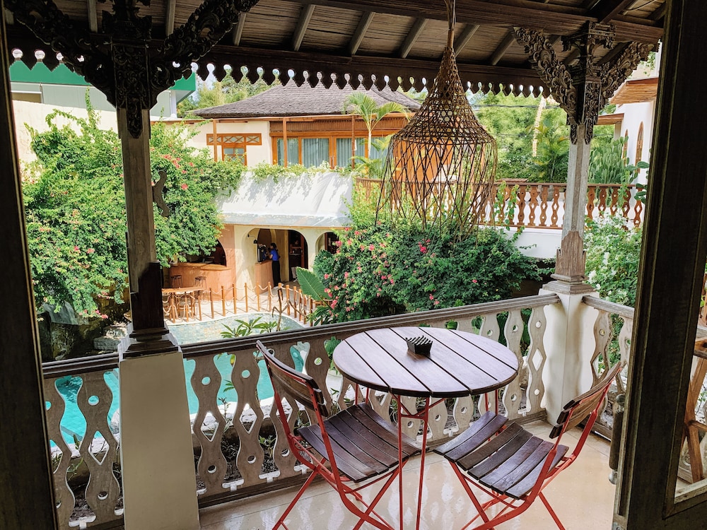 Deluxe Studio Suite, 1 Bedroom, Partial Ocean View
