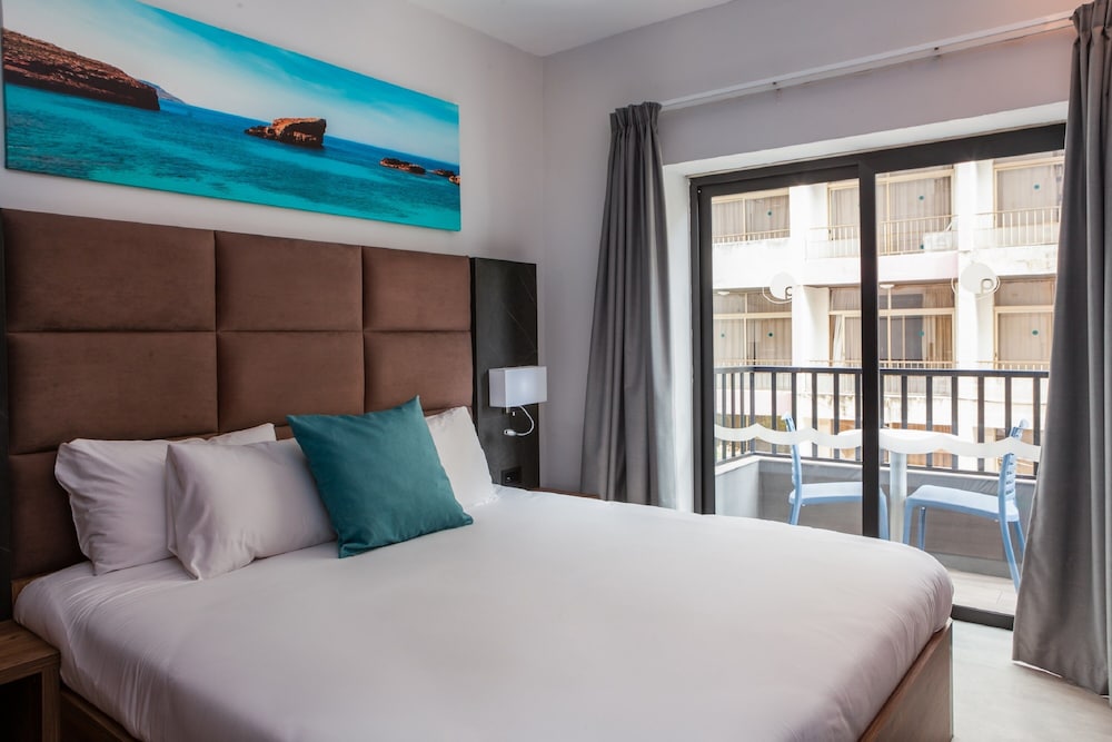 Standard Double Room, Balcony, Pool View