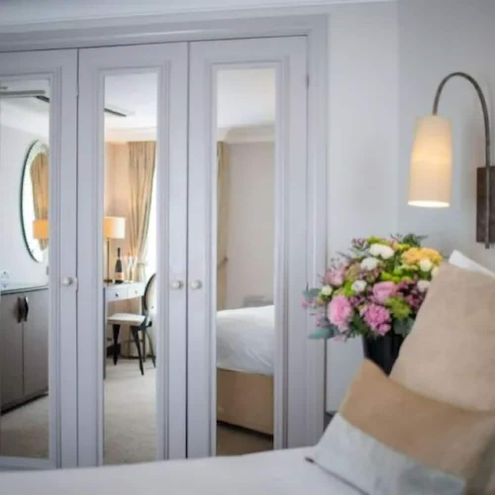 Deluxe Double Room, 1 King Bed, Ensuite, City View photo 2