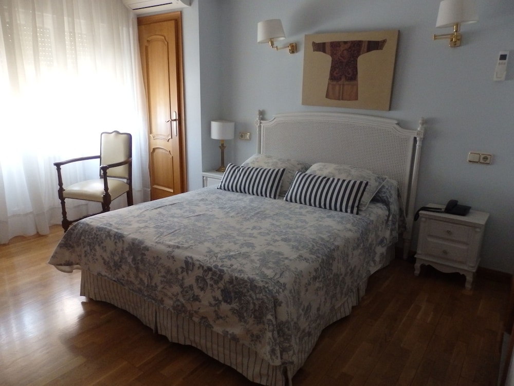 Twin Room - Photo 5