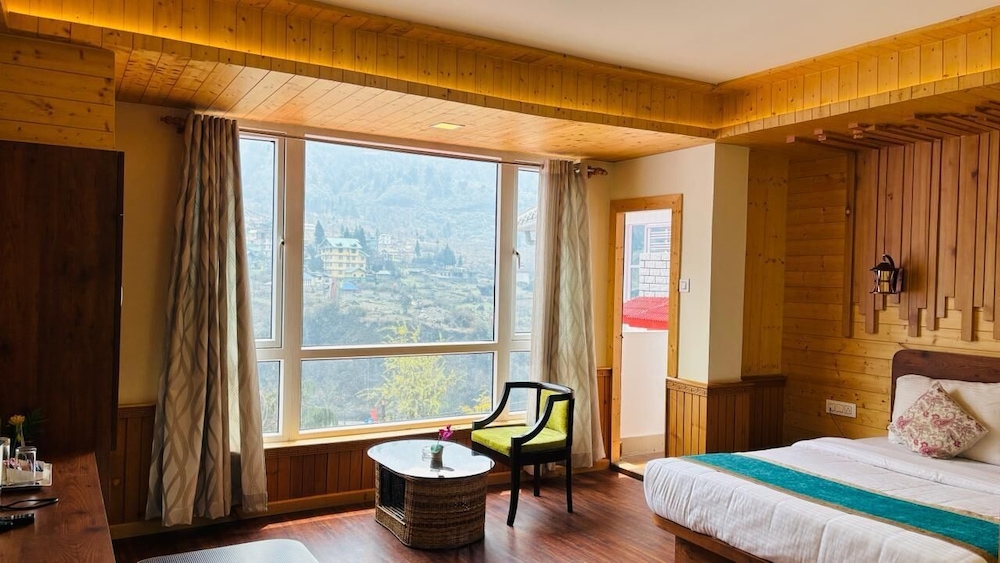 Premium View Room with Balcony photo 2