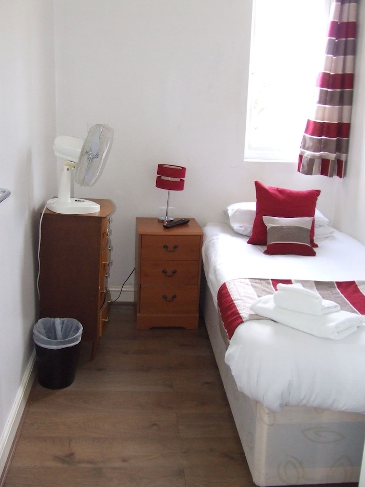 Single Room, Shared Bathroom photo 3