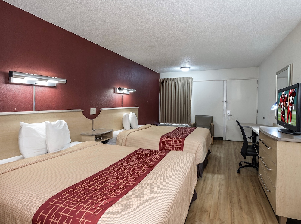 Deluxe Room, 2 Queen Beds, Non Smoking - Photo 2