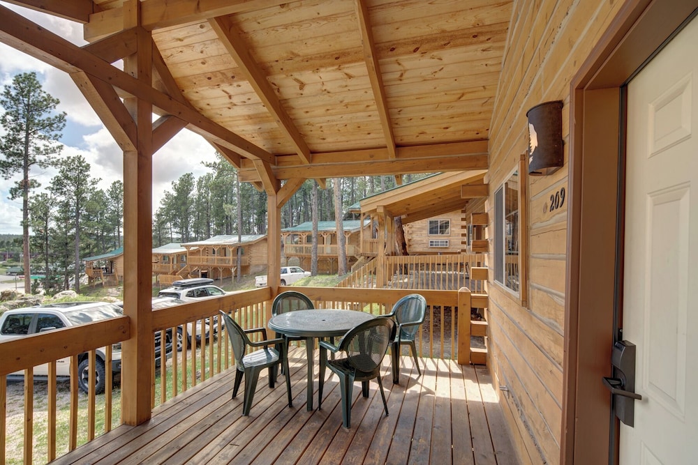 2 Queen Cabin