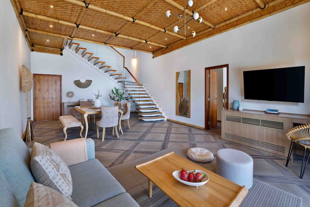 Four Bedroom Beach Pool Villa photo 2