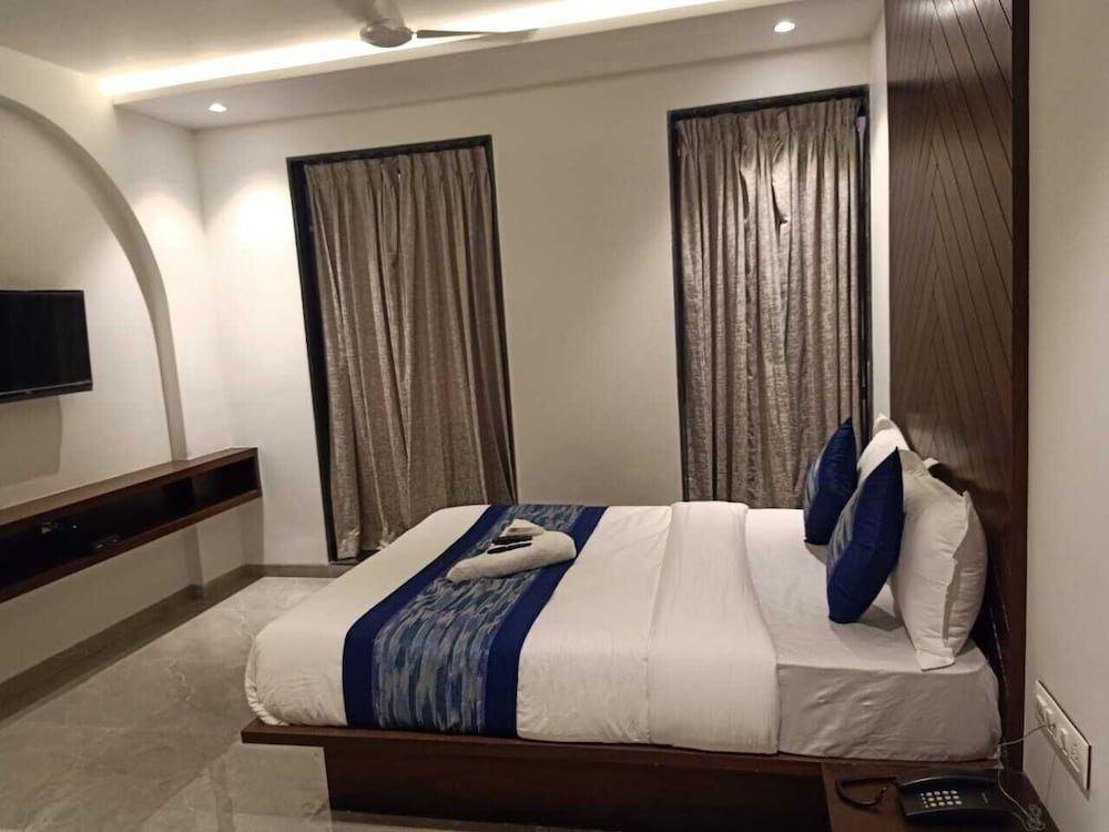 Deluxe Room - Photo 5