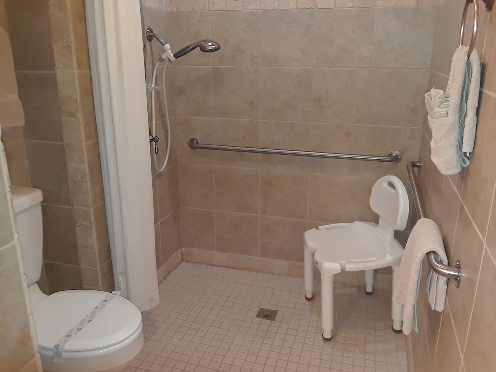 Suite, Multiple Beds, Accessible photo 3