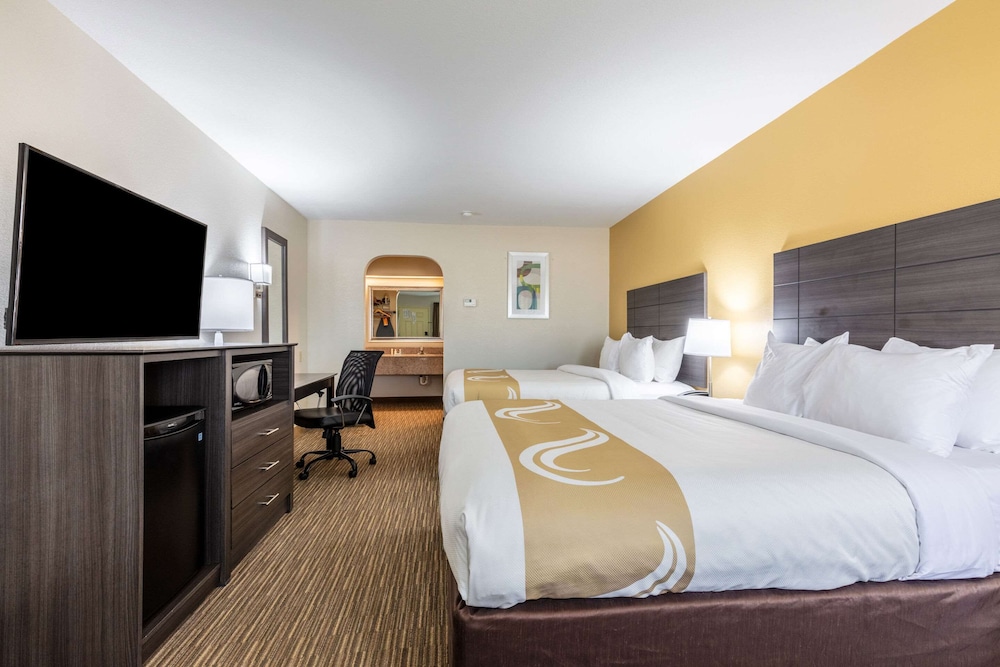 Standard Room, 2 Queen Beds, Non Smoking - Photo 1