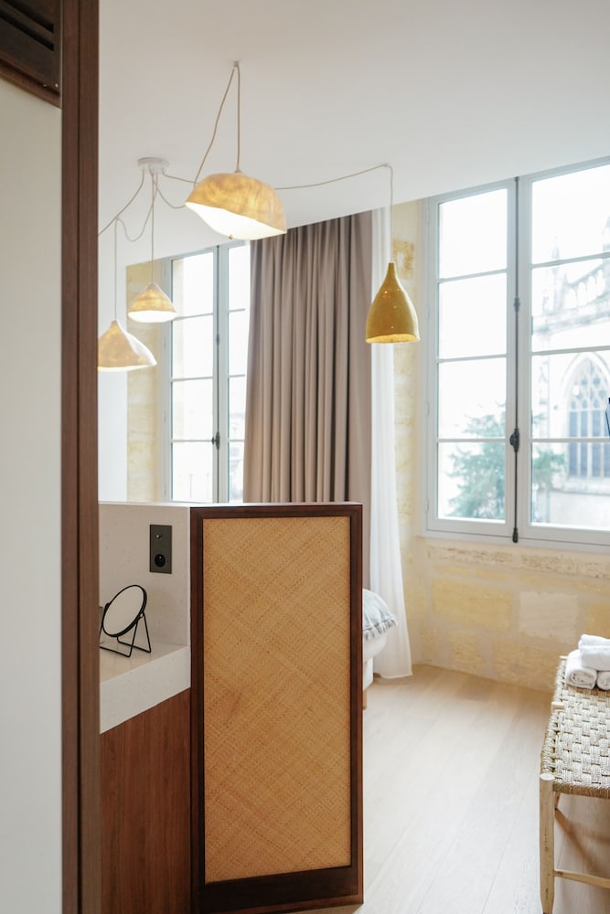 Deluxe Room - Photo 11