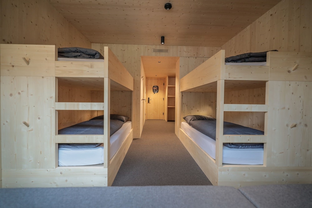 Team Cabin - Photo 2