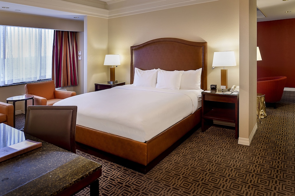 Executive Suite, 1 King Bed with Sofa bed, Non Smoking photo 2