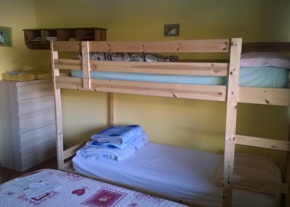 Quadruple Room, Shared Bathroom (Jack Russell Terrier) photo 1