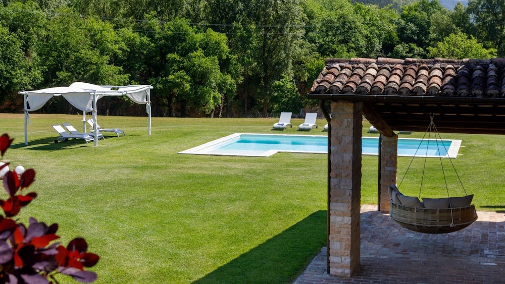 Villa photo 2