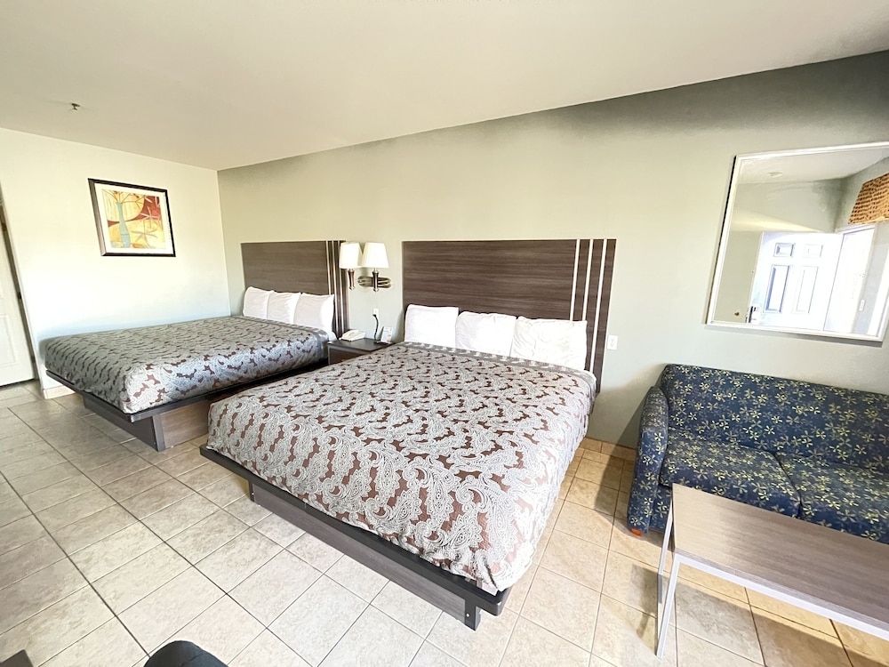 Standard Room, Two King - Photo 5