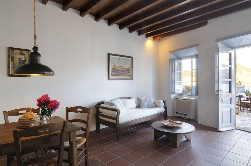 Deluxe Apartment, 1 Bedroom, Sea View (Amalthea) photo 3