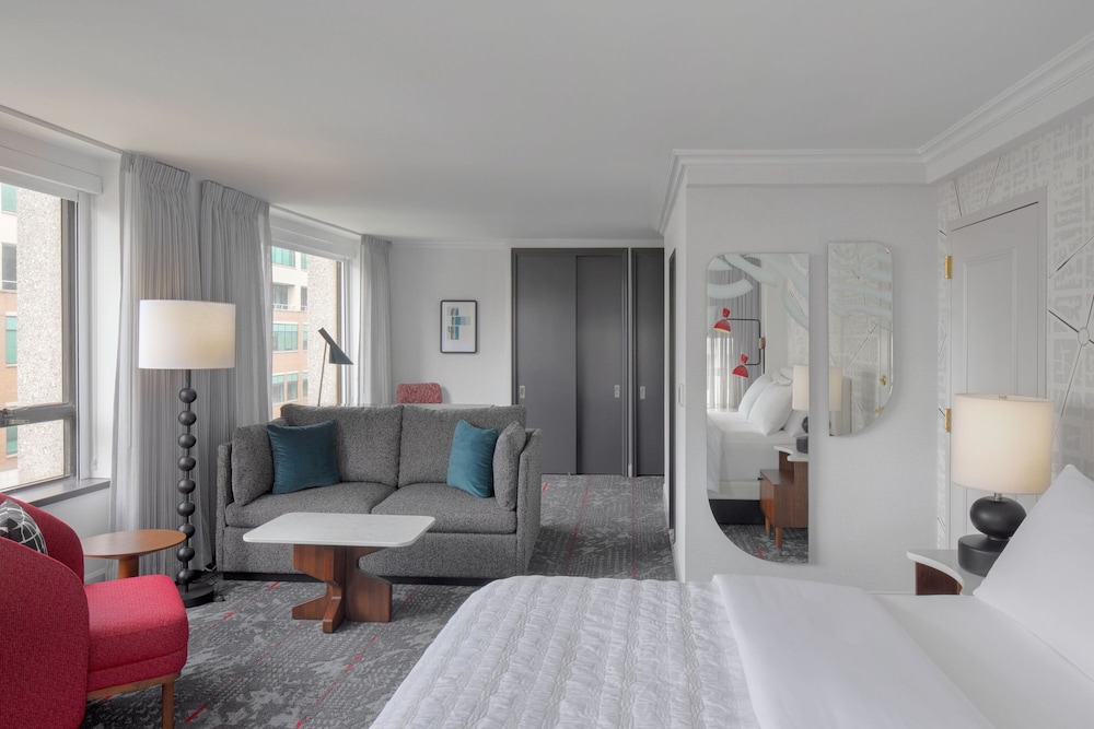 Junior Suite, 1 King Bed, City View - Photo 1