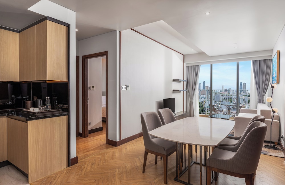 Family Suite, 1 Bedroom, Balcony, City View