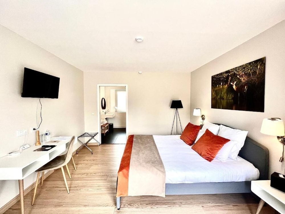 Double Room, Mobility Accessible - Photo 1
