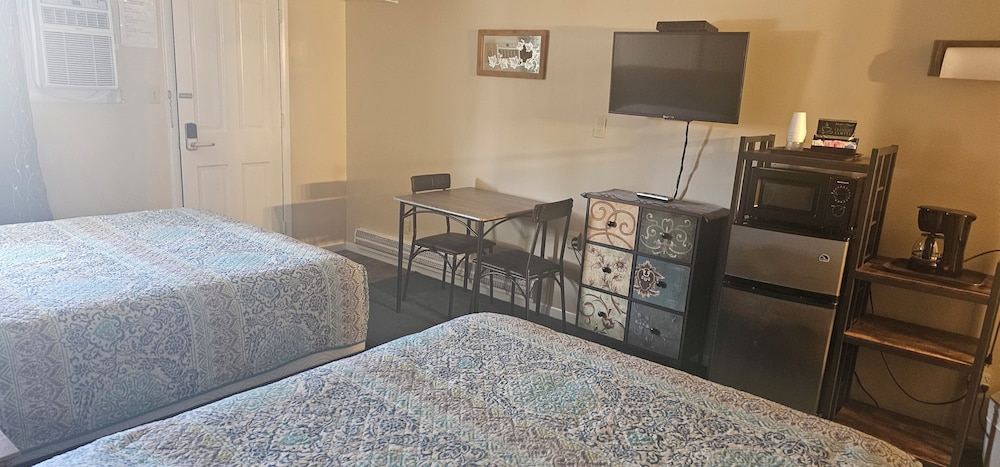 Standard Single Room, 2 Queen Beds, Balcony photo 1