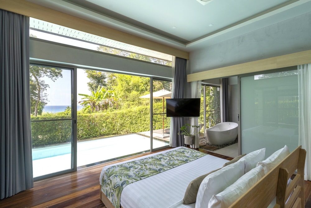 The Tropical Hill Pool Villa photo 2