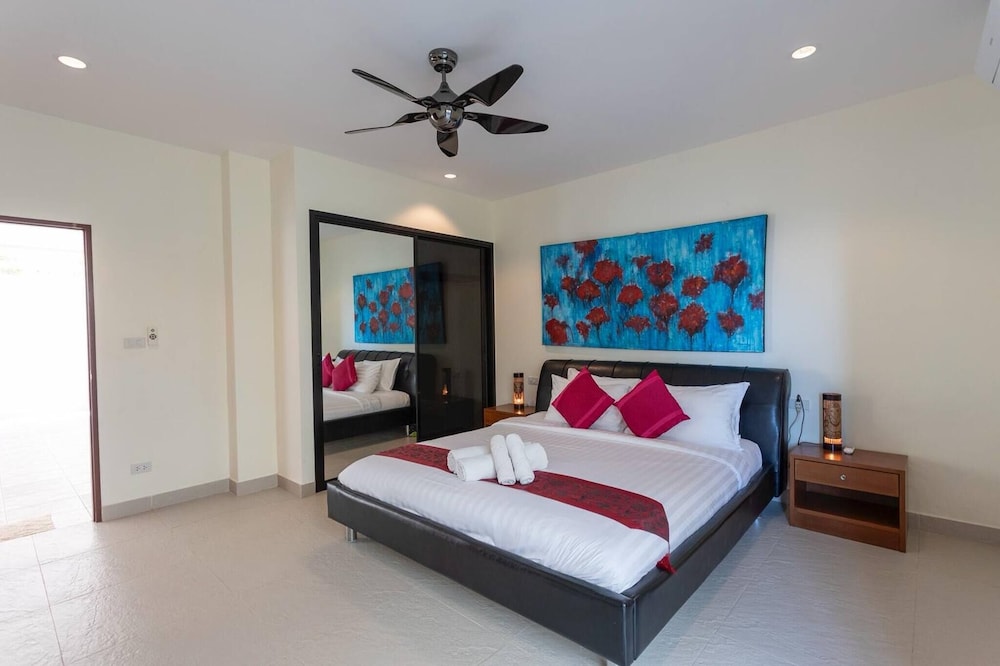 Villa, 4 Bedrooms, Accessible, Smoking photo 3