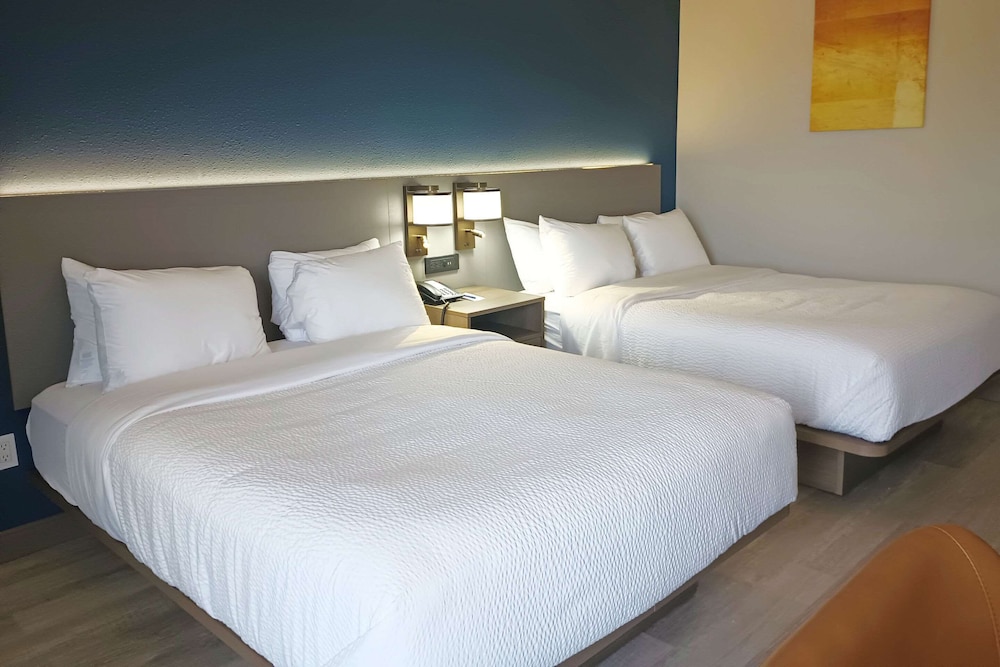 Standard Room, 2 Queen Beds, Non Smoking photo 1