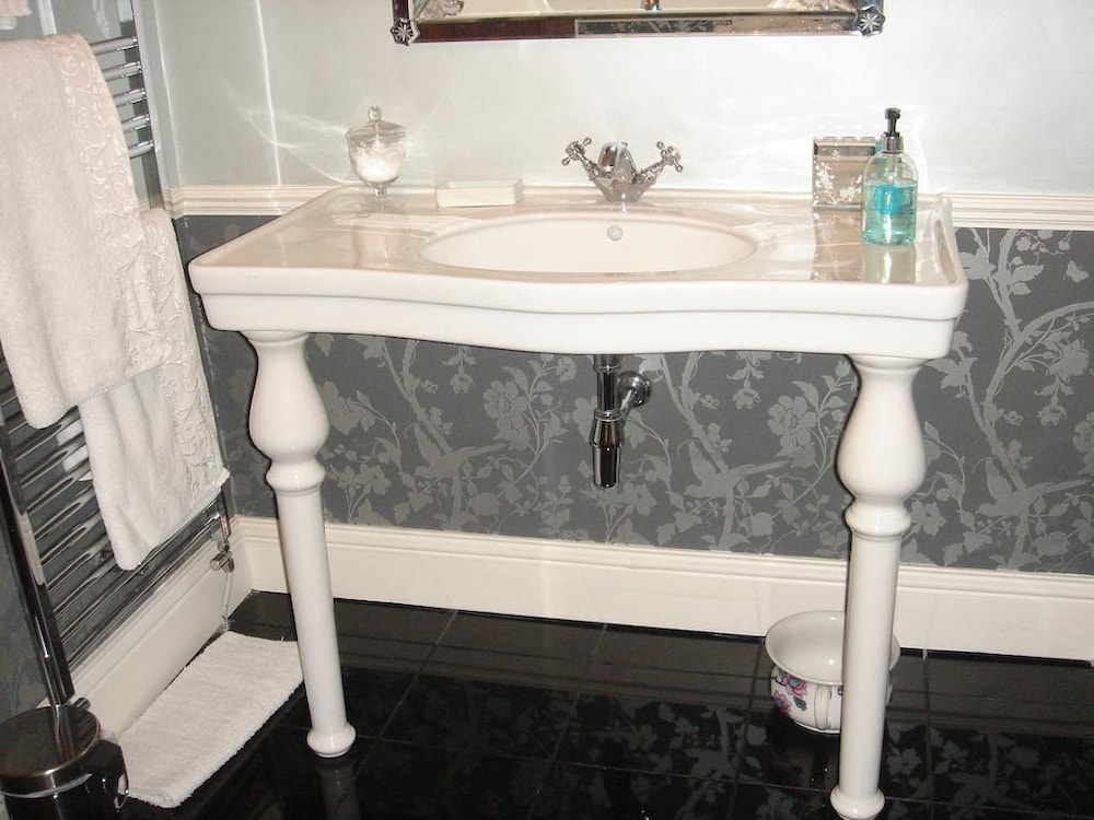 Deluxe Double Room With Bath photo 3
