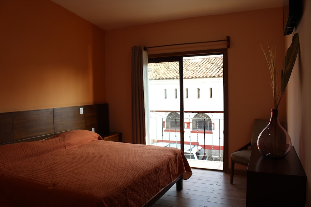 Comfort Room, 1 King Bed, City View