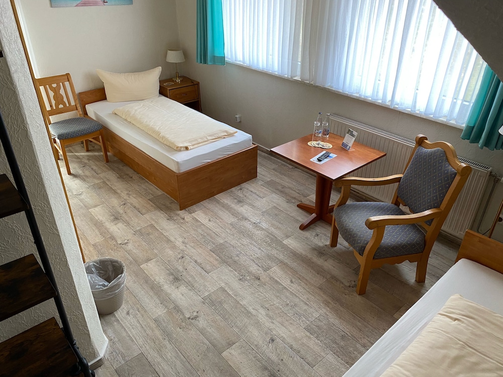 Basic Twin Room photo 1