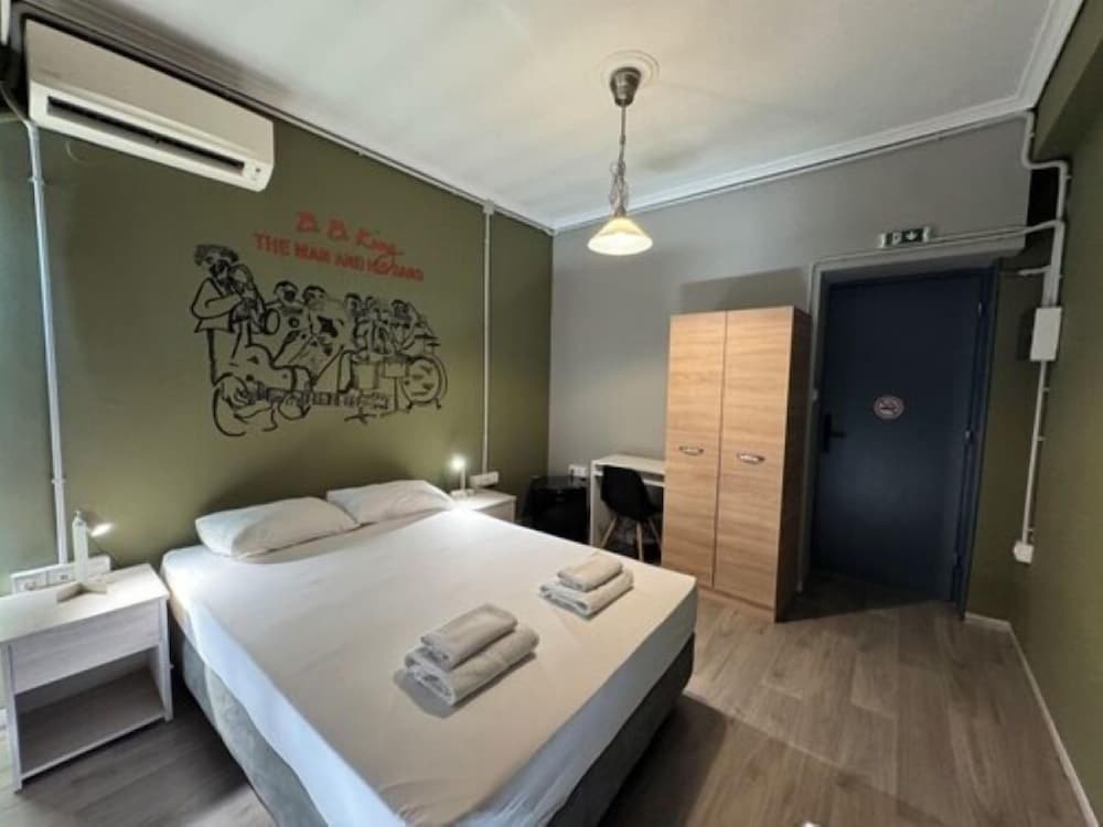 Basic Double Room, Non Smoking, Shared Bathroom