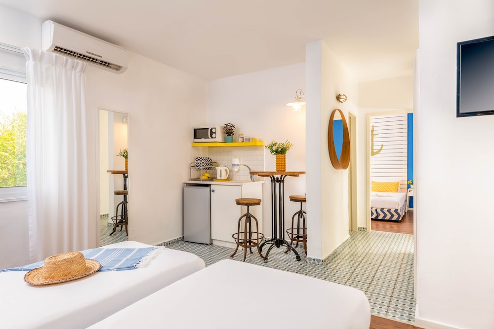 Family Apartment, 2 Bedrooms - Photo 3