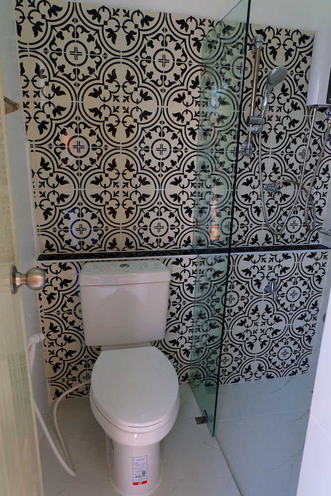 Standard Room with Shared Bathroom photo 2