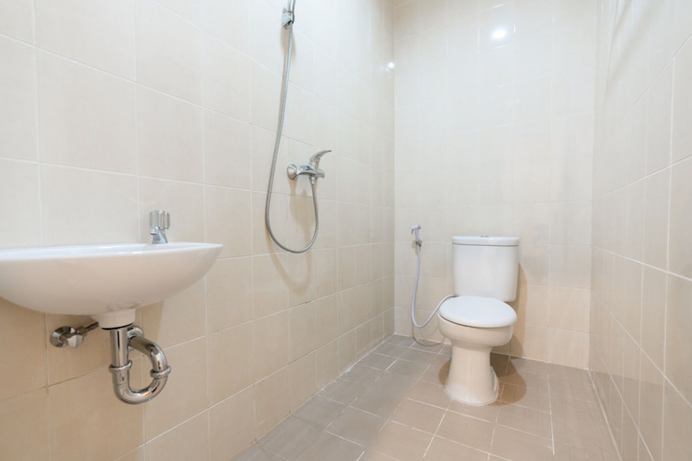 Double Room (Reddoorz) - Photo 5
