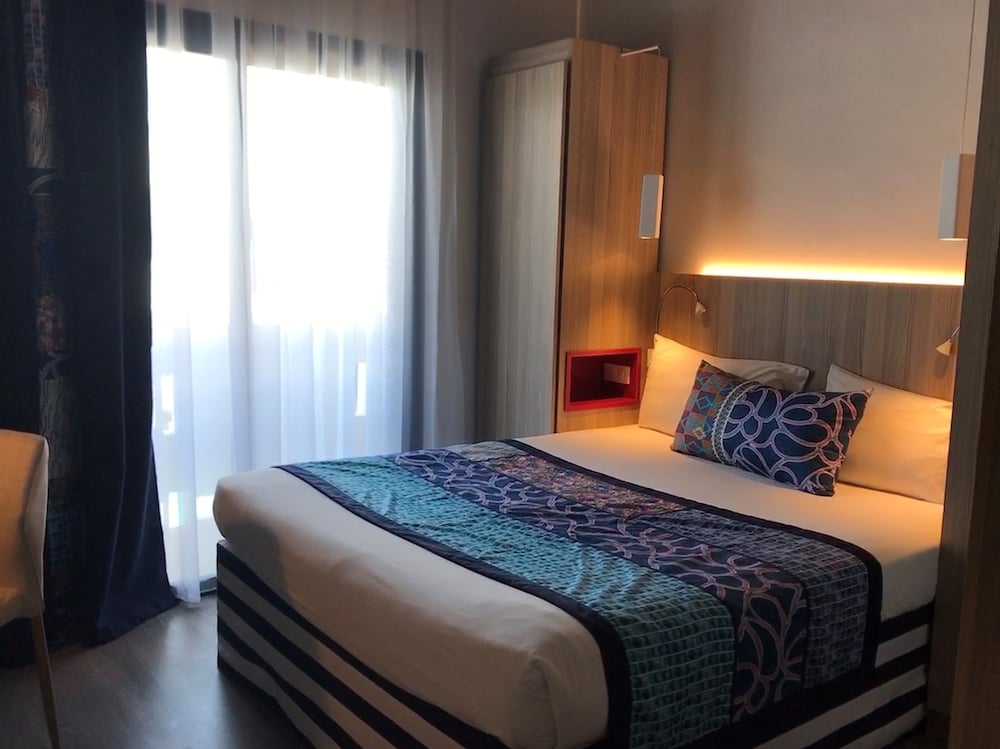 Superior Room, 1 Queen Bed photo 1