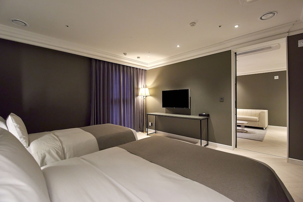 Suite Family - Photo 1