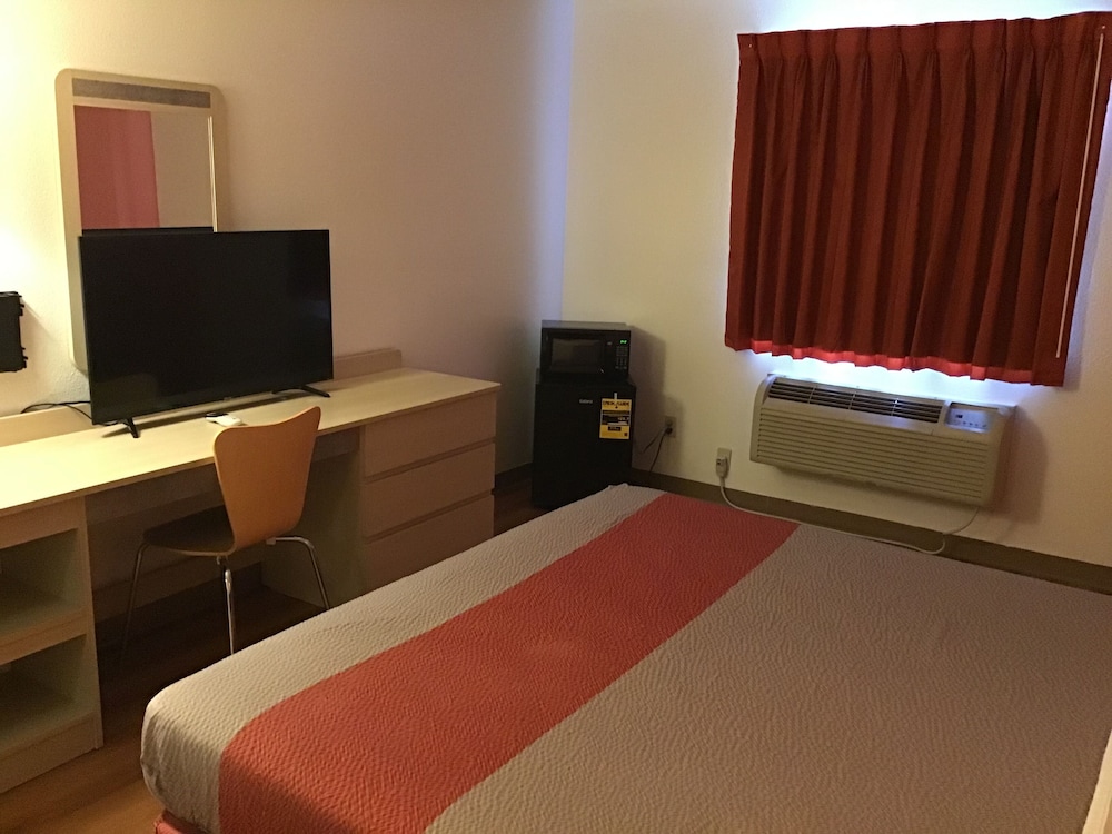 Deluxe Room, 1 King Bed, Accessible, Non Smoking photo 2