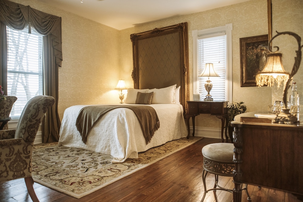 Room, Private Bathroom (Wingate Room)