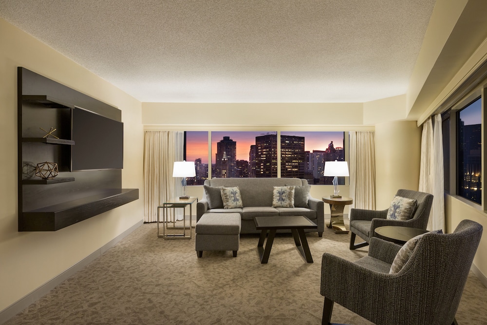 Suite, 1 King Bed - Photo 5