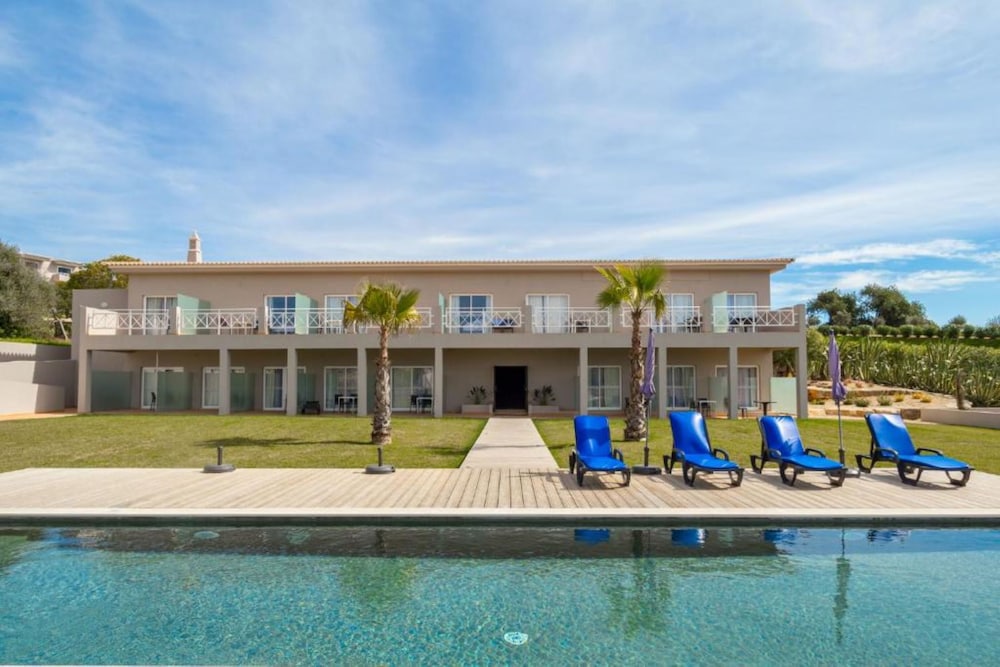 Classic Room, Pool View