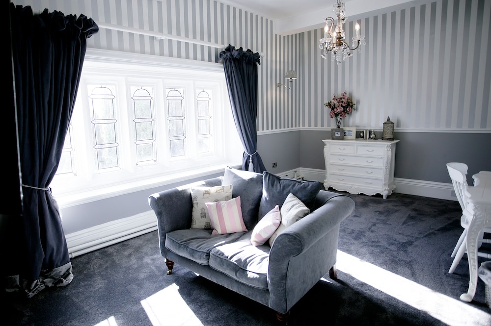 Suite - Photo 3