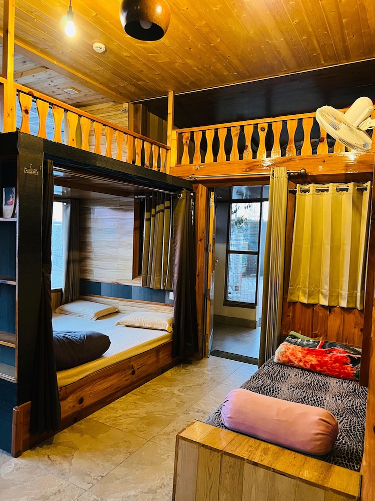 Family Room, Multiple Beds photo 2